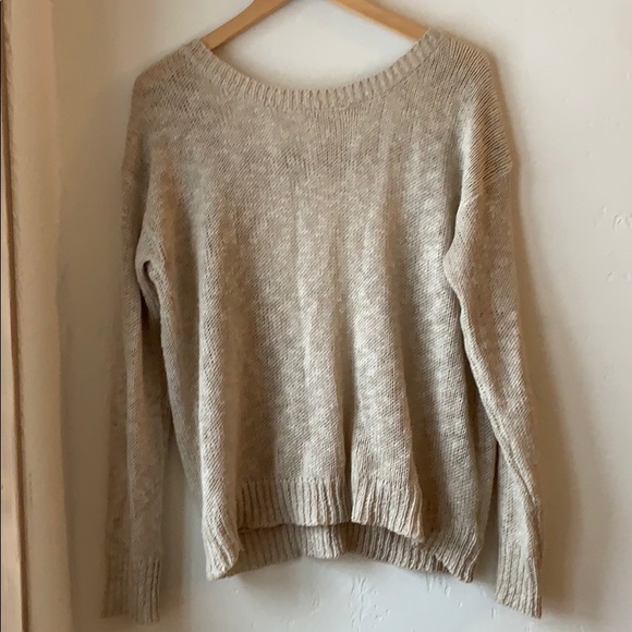 Super cute, easy going spring sweater - Picture 1 of 8